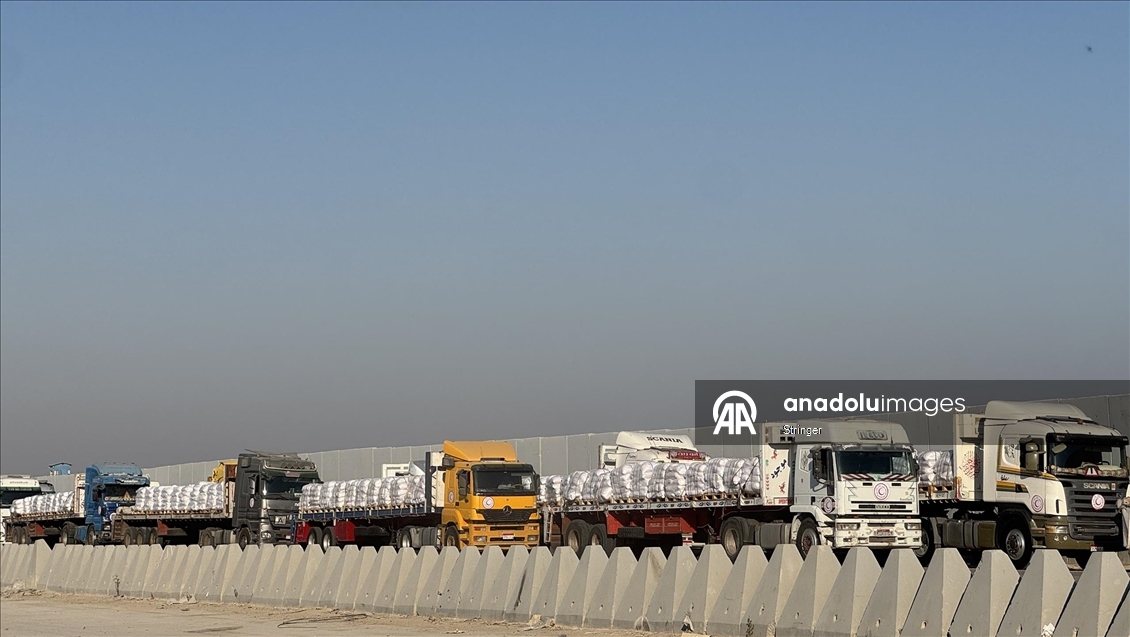 İsrail, Refah çevresinde çatışmalara “taktiksel ara” verdi, insani yardım tırları Gazze’ye giriş yaptı