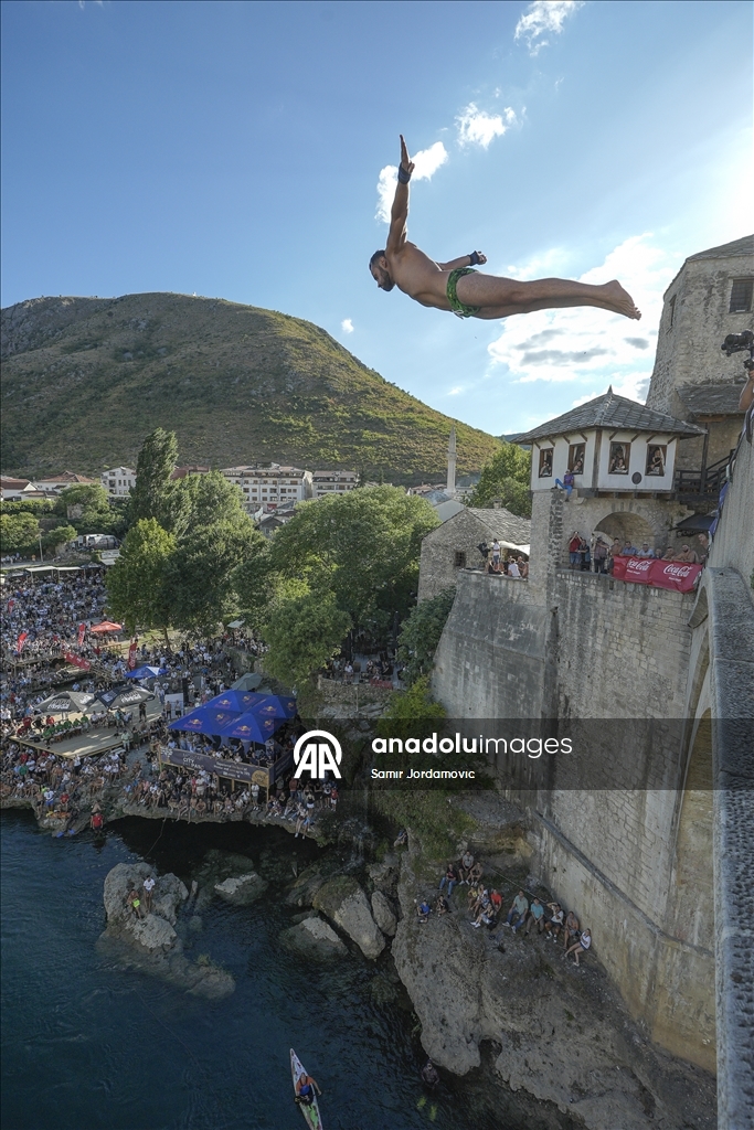 Spektakl u Mostaru: Održani tradicionalni 459. skokovi sa Starog mosta