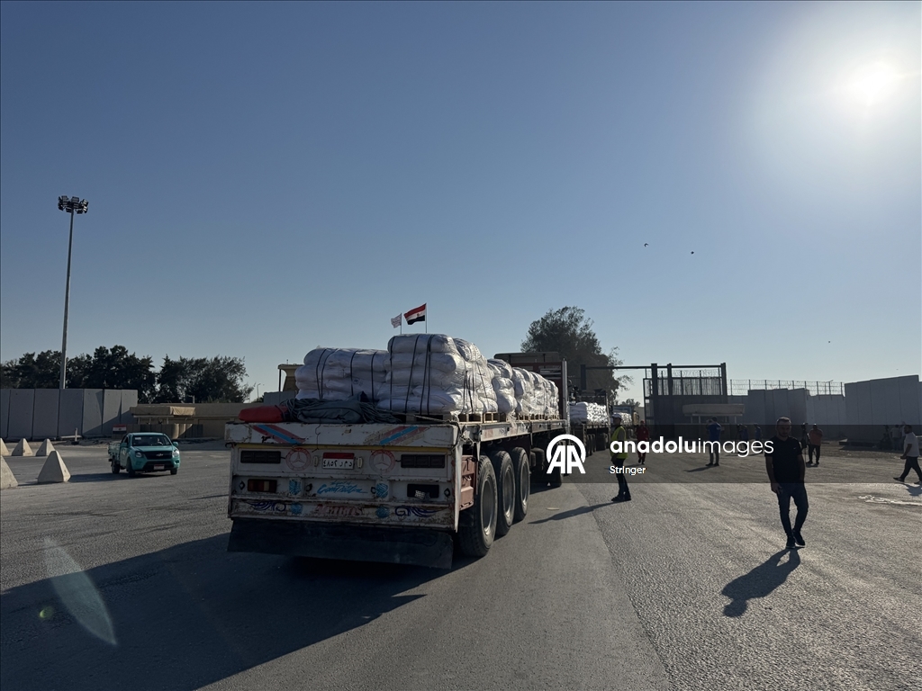 İsrail, Refah çevresinde çatışmalara “taktiksel ara” verdi, insani yardım tırları Gazze’ye giriş yaptı