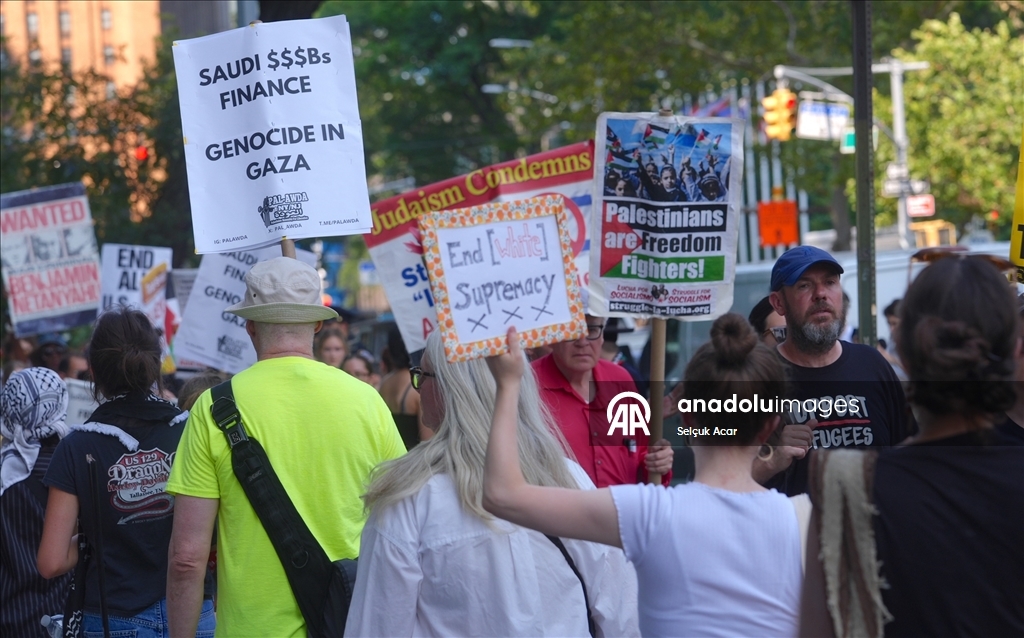Filistin yanlısı aktivistler New York'ta BM Genel Merkezi önünde protesto düzenledi