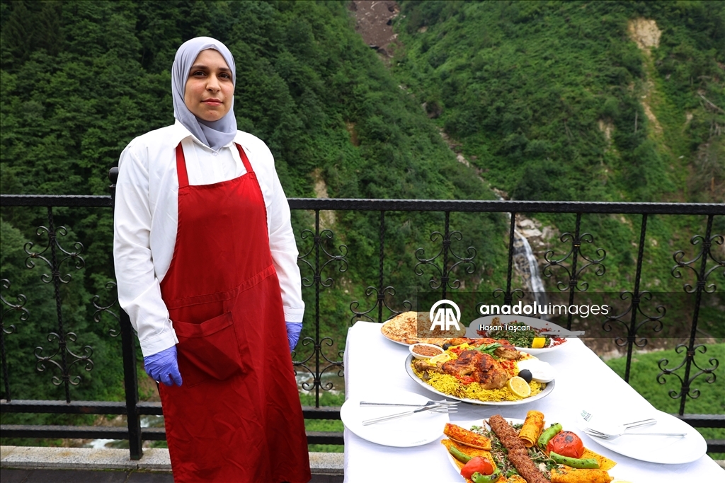 بأحضان الطبيعة.. مأكولات عربية تزين قوائم المطاعم في ريزة التركية