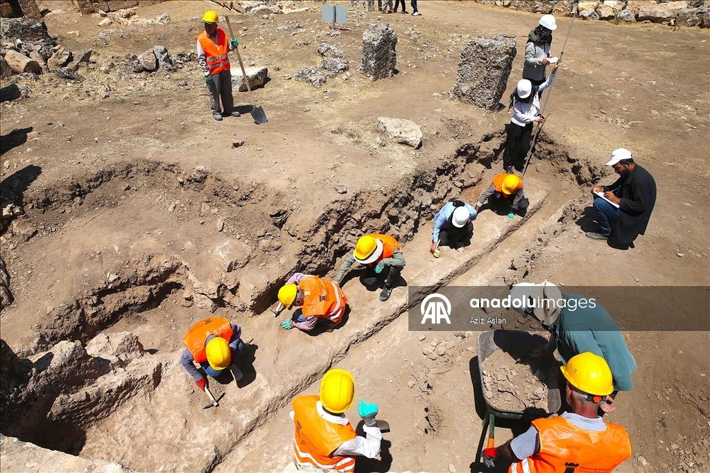 Zerzevan Kalesi'nde 1800 yıllık su dağıtım sistemi bulundu