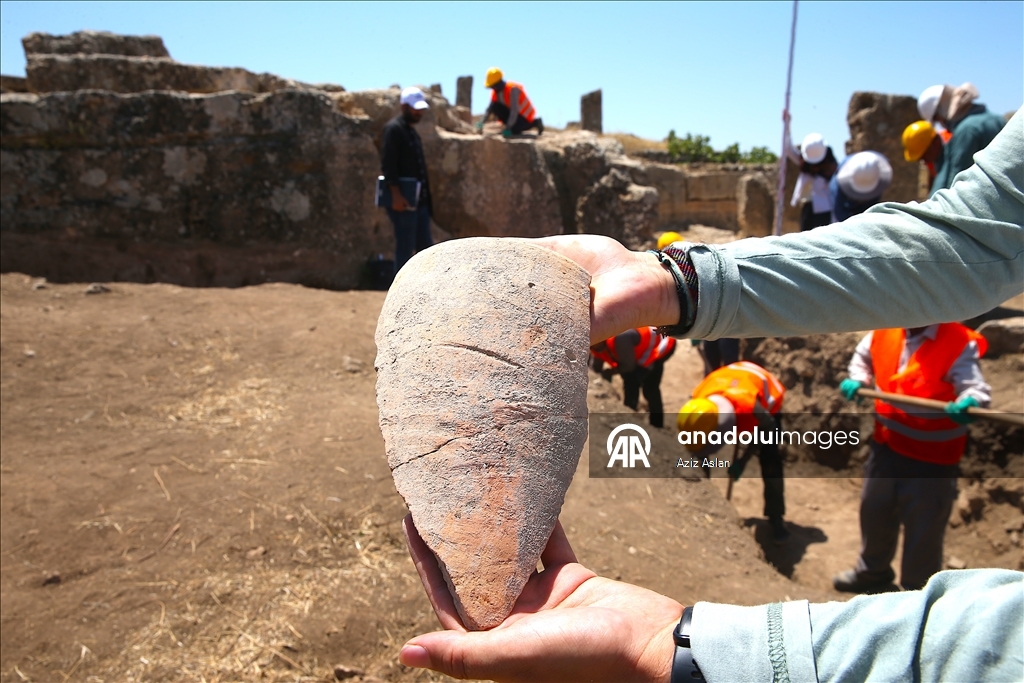 Zerzevan Kalesi'nde 1800 yıllık su dağıtım sistemi bulundu