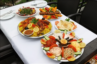 بأحضان الطبيعة.. مأكولات عربية تزين قوائم المطاعم في ريزة التركية