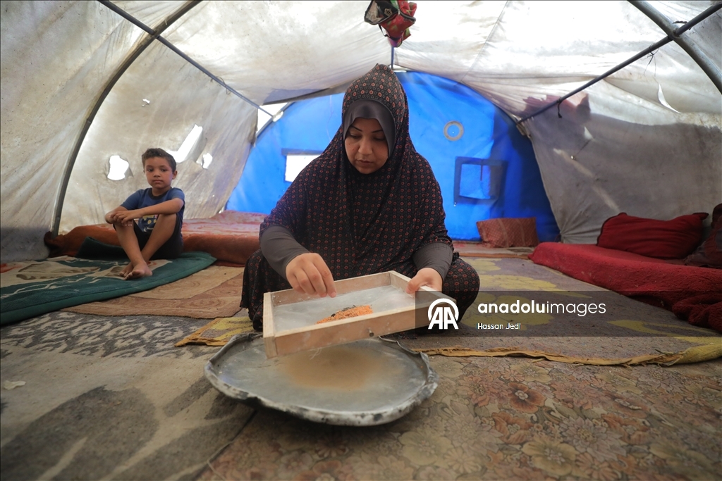 Palestinci pripremaju obroke od namirnica iz otpada uslijed gladi u Gazi