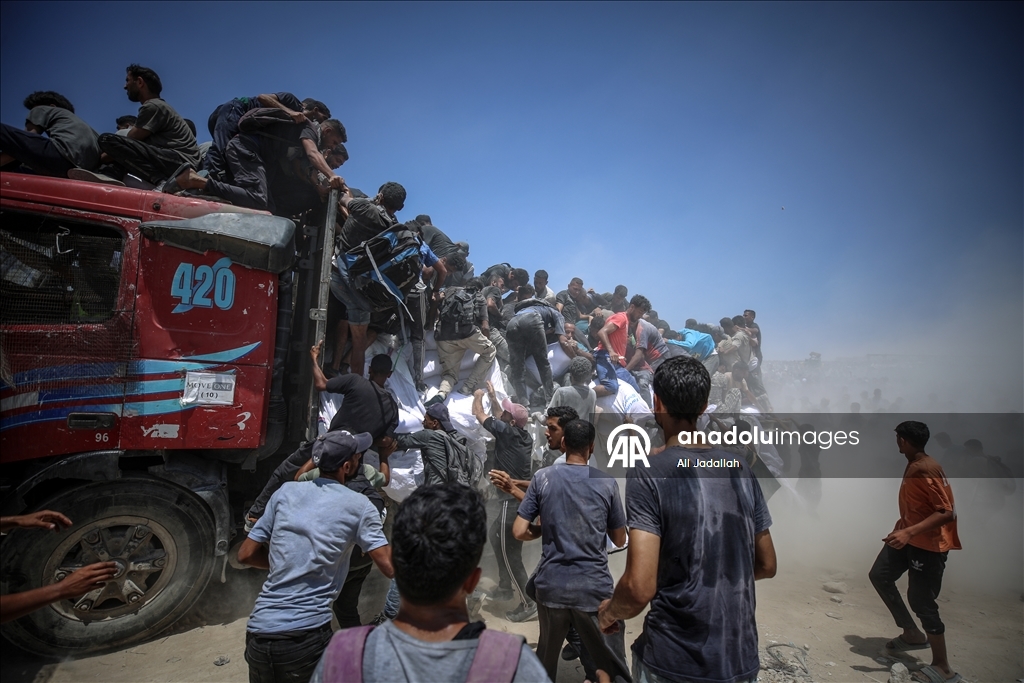 Palestinians receive limited amount of flour and infant formula at distribution point in Gaza