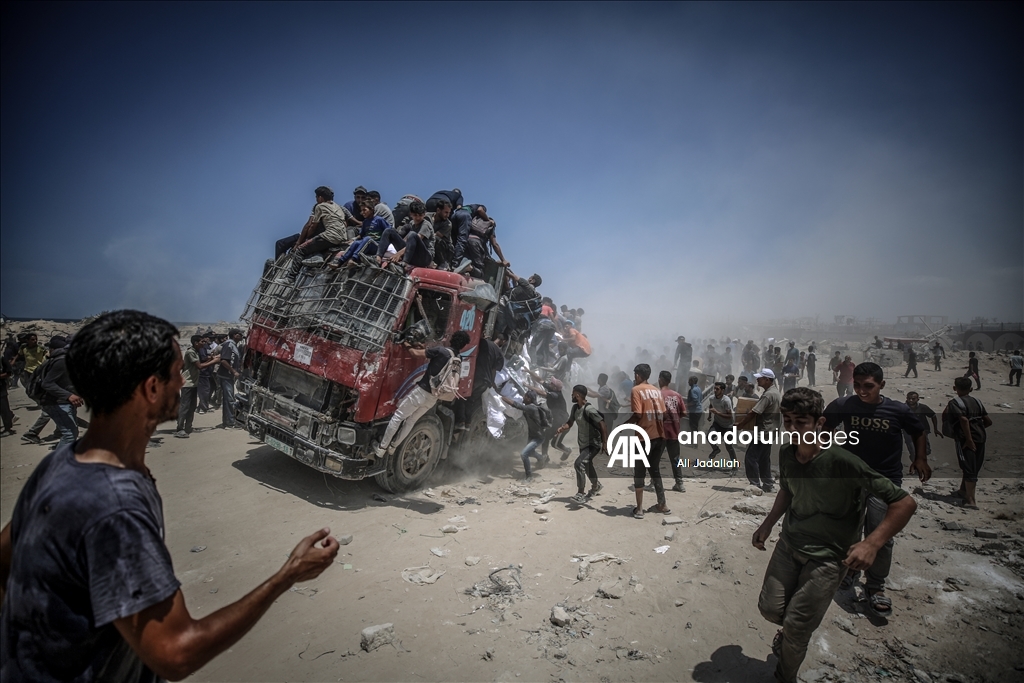 Palestinians receive limited amount of flour and infant formula at distribution point in Gaza
