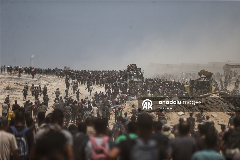 Palestinians receive limited amount of flour and infant formula at distribution point in Gaza