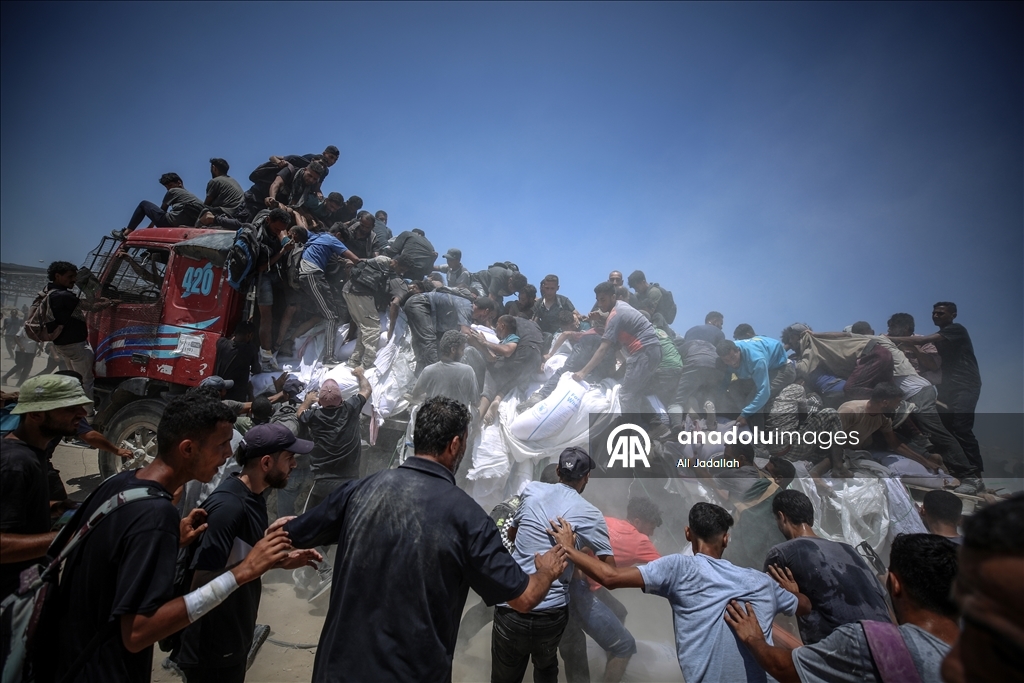 Palestinians receive limited amount of flour and infant formula at distribution point in Gaza