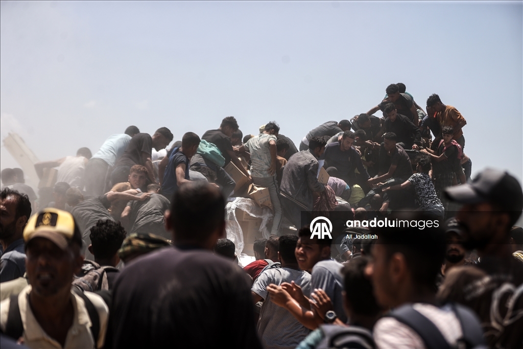 Palestinians receive limited amount of flour and infant formula at distribution point in Gaza