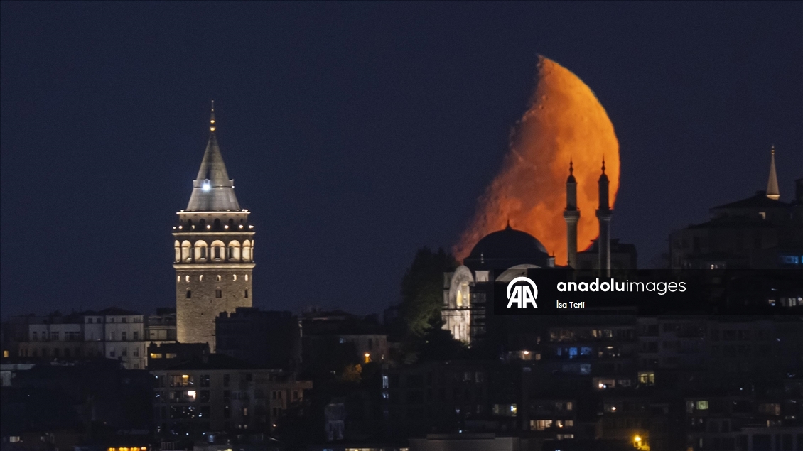İstanbul'da yarım Ay