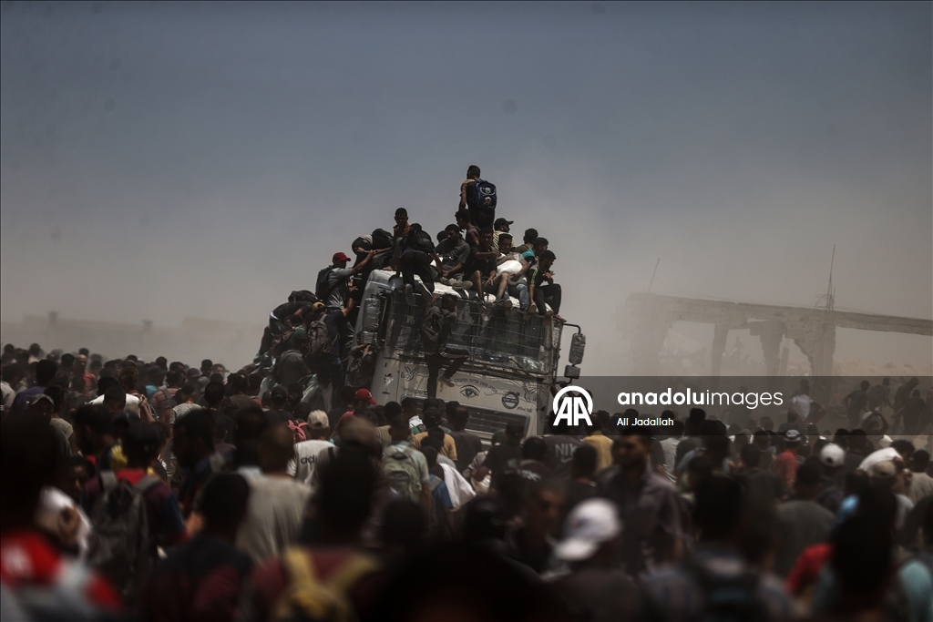Palestinians receive limited amount of flour and infant formula at distribution point in Gaza