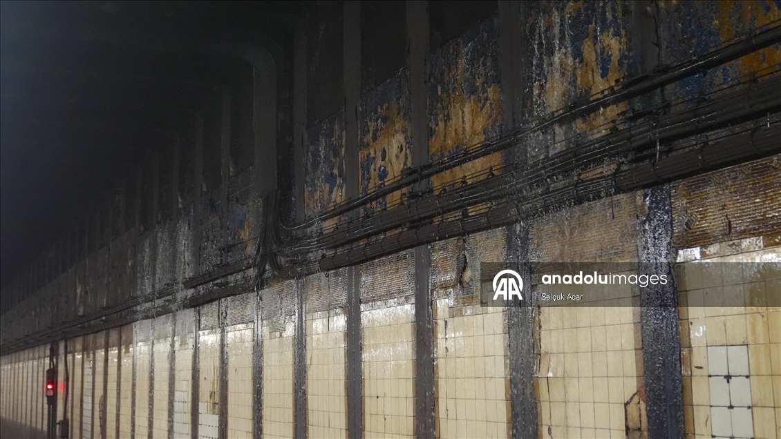 New York'ta şiddetli yağış nedeniyle metro istasyonlarını su bastı ​​​​​​​ 