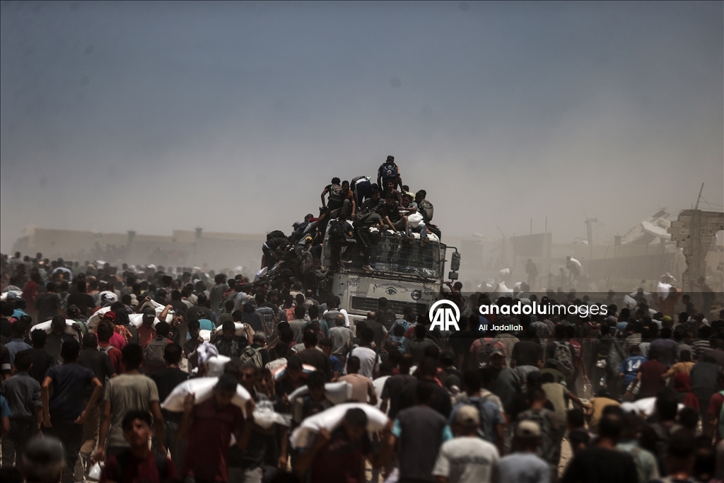 Palestinians receive limited amount of flour and infant formula at distribution point in Gaza