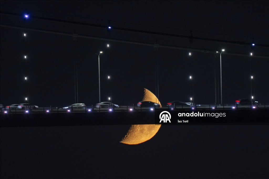 İstanbul'da yarım Ay