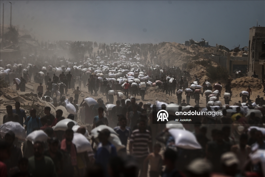 Palestinians receive limited amount of flour and infant formula at distribution point in Gaza