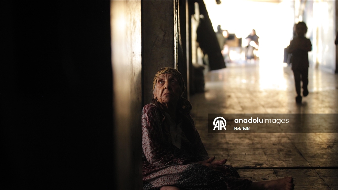 İsrail saldırıları altındaki Gazze'de okullar sivillerin sığınağına dönüştü