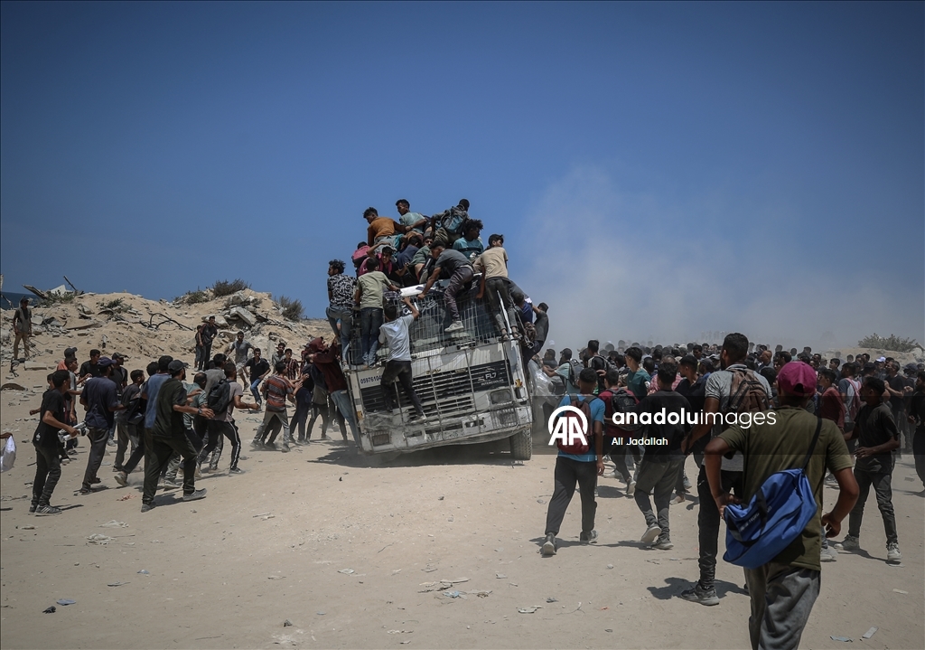 Palestinians receive limited amount of flour and infant formula at distribution point in Gaza