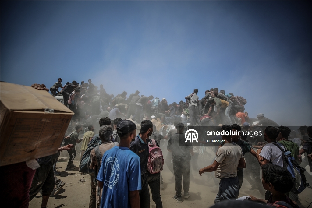 Palestinians receive limited amount of flour and infant formula at distribution point in Gaza