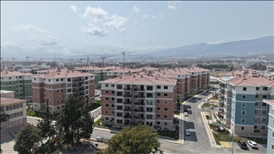 Depremlerde yıkımın simgesi olan "600 Evler Sitesi'nde yaşam yeniden başladı