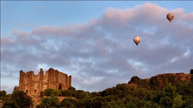 Antalya semalarında süzülen 'balonlar' turizme çeşitlilik sunuyor