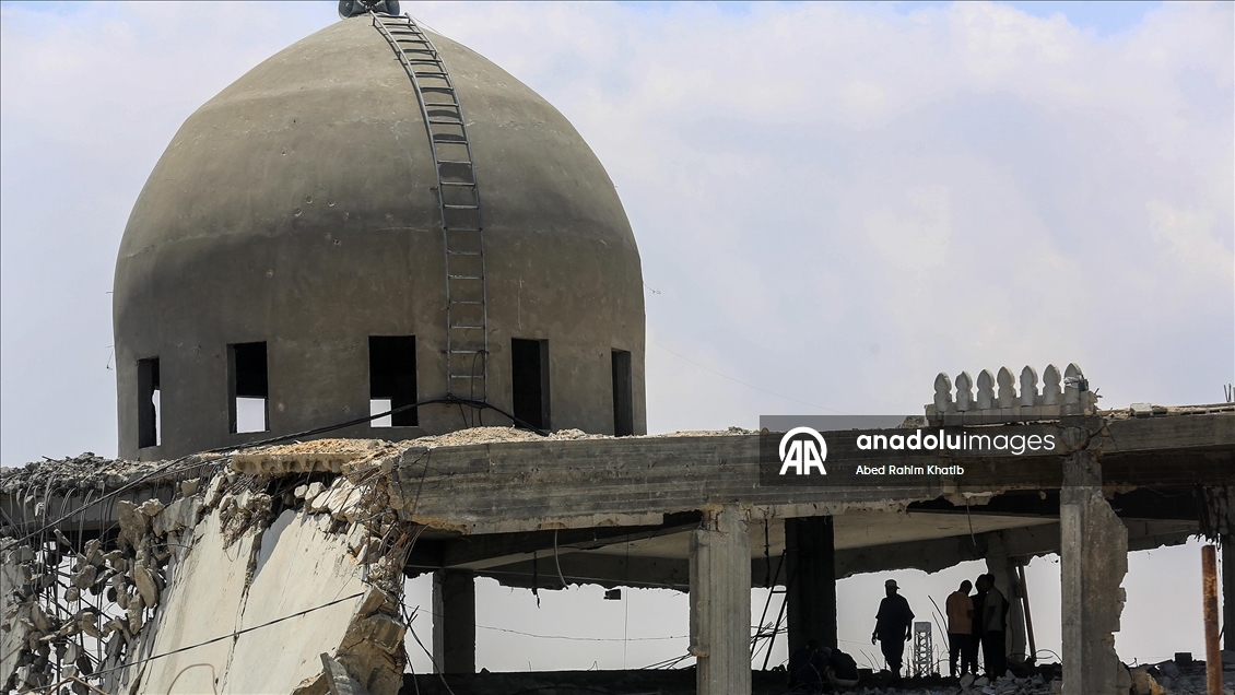İsrail ordusunun bombardımanına maruz kalan el-Albani Camisi