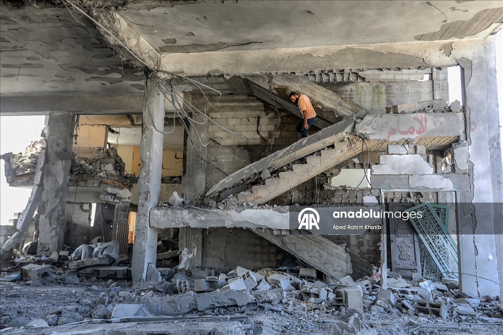 İsrail ordusunun bombardımanına maruz kalan el-Albani Camisi