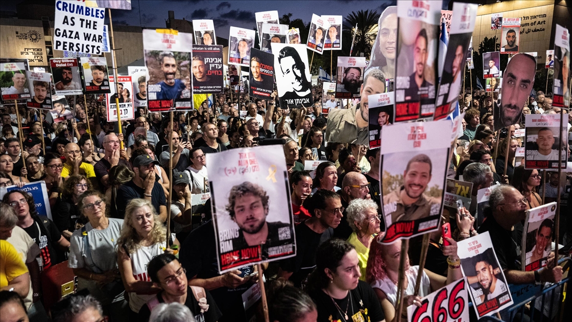 Gazze'de İsrailli esirlerin geri getirilmesi için Tel Aviv'de gösteri düzenlendi