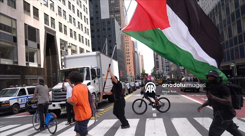 New York'ta Gazze'ye yönelik ablukanın sona ermesini talep etmek için yürüyüş düzenlendi