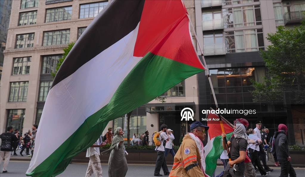 New York'ta Gazze'ye yönelik ablukanın sona ermesini talep etmek için yürüyüş düzenlendi