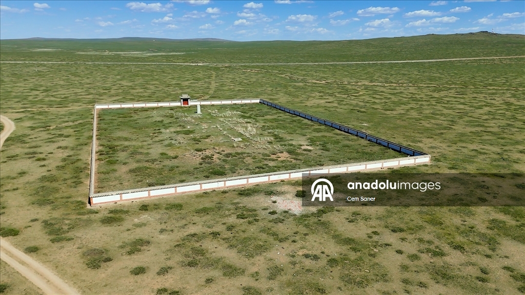 Moğolistan'da Gobi Çölü ve Cengiz Han Atlı Heykeli dron ile görüntüledi