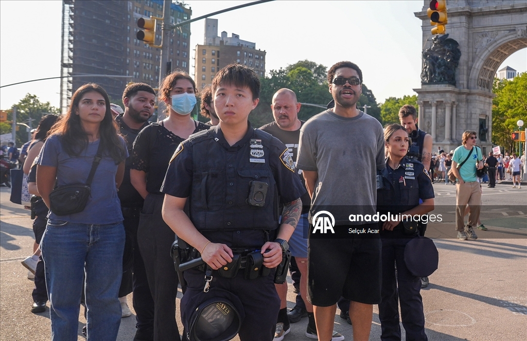 Gazze’ye destek amacıyla New York'ta yolu kapatan aileler, gösteri düzenledi