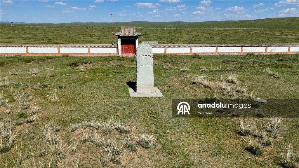 Moğolistan'da Gobi Çölü ve Cengiz Han Atlı Heykeli dron ile görüntüledi