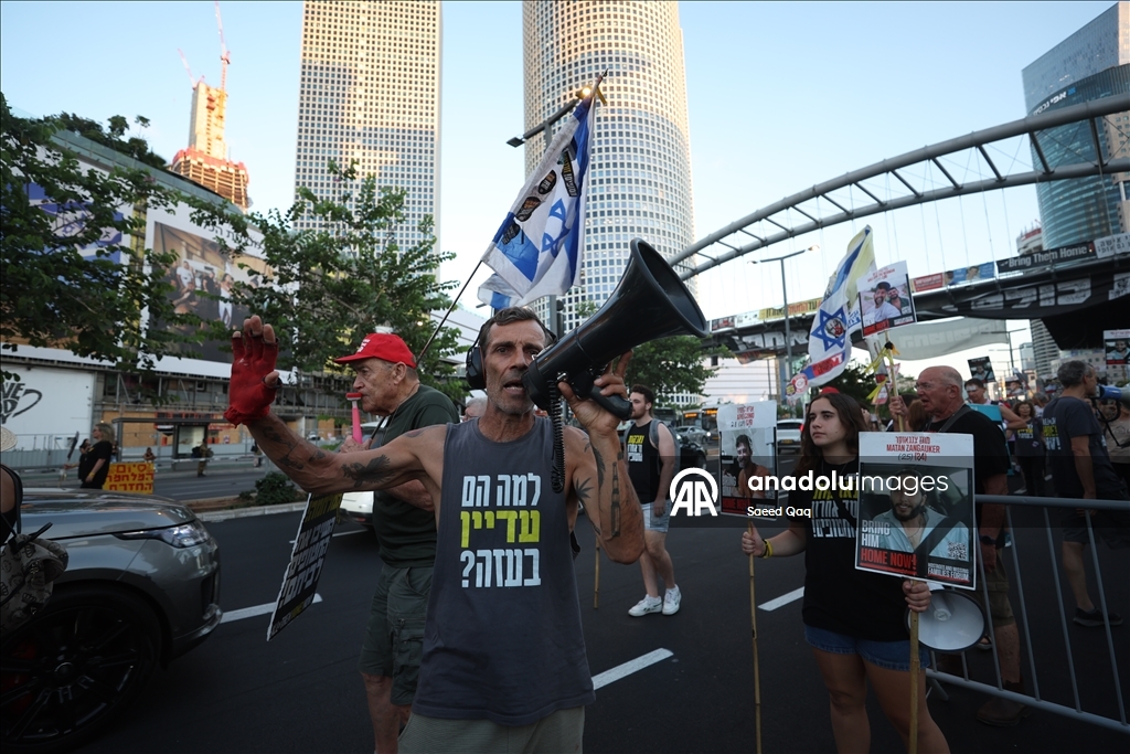 Gazze'de ateşkes ve İsrailli rehinelerin geri getirilmesi talebiyle Tel Aviv'de gösteri düzenlendi