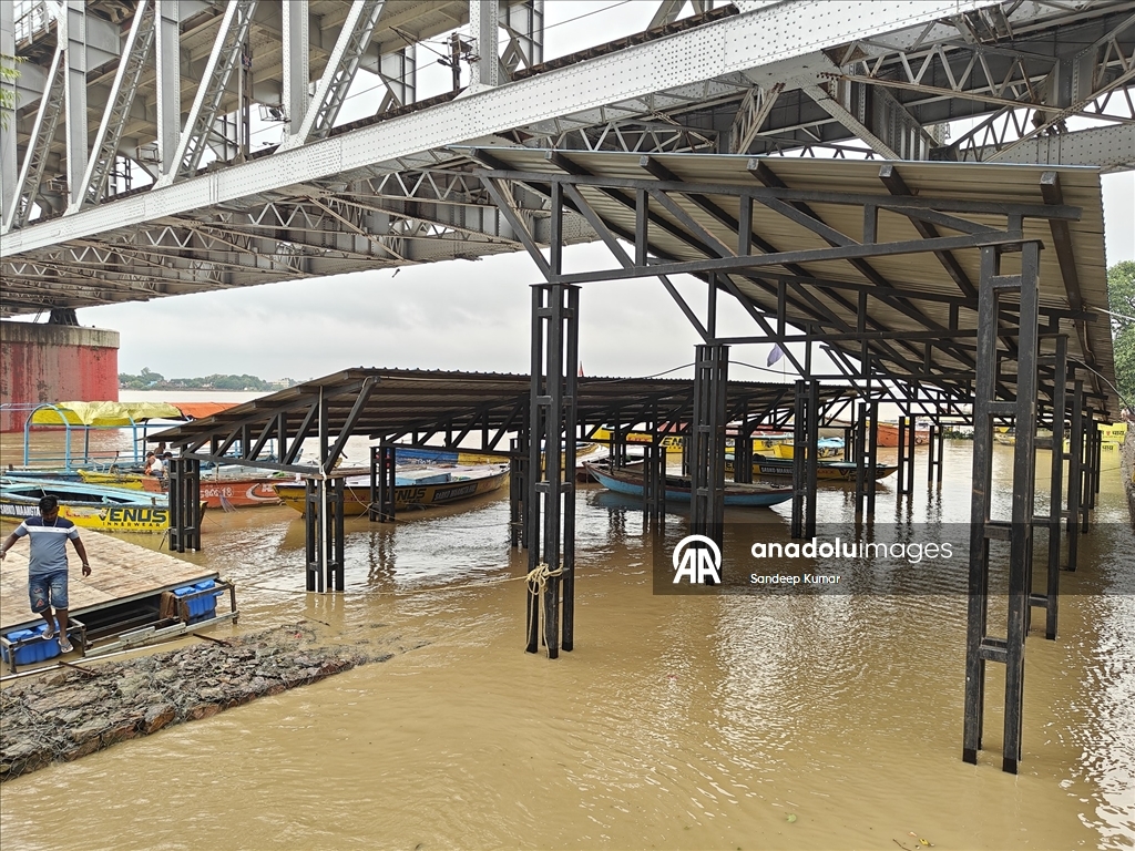 Muson yağmurları Ganj Nehri'nde suların yükselmesine neden oldu