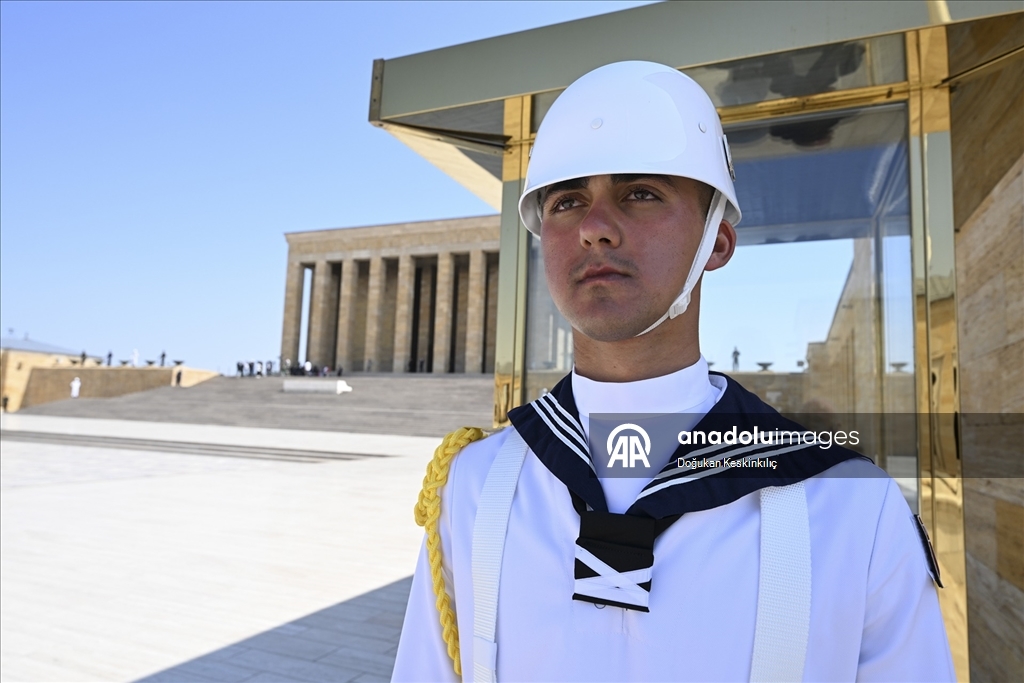 Cumhurbaşkanı Erdoğan başkanlığındaki YAŞ üyeleri Anıtkabir'i ziyaret etti