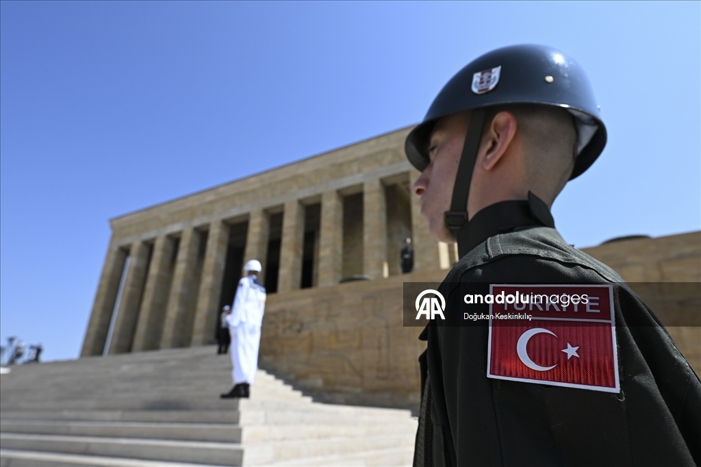 Cumhurbaşkanı Erdoğan başkanlığındaki YAŞ üyeleri Anıtkabir'i ziyaret etti