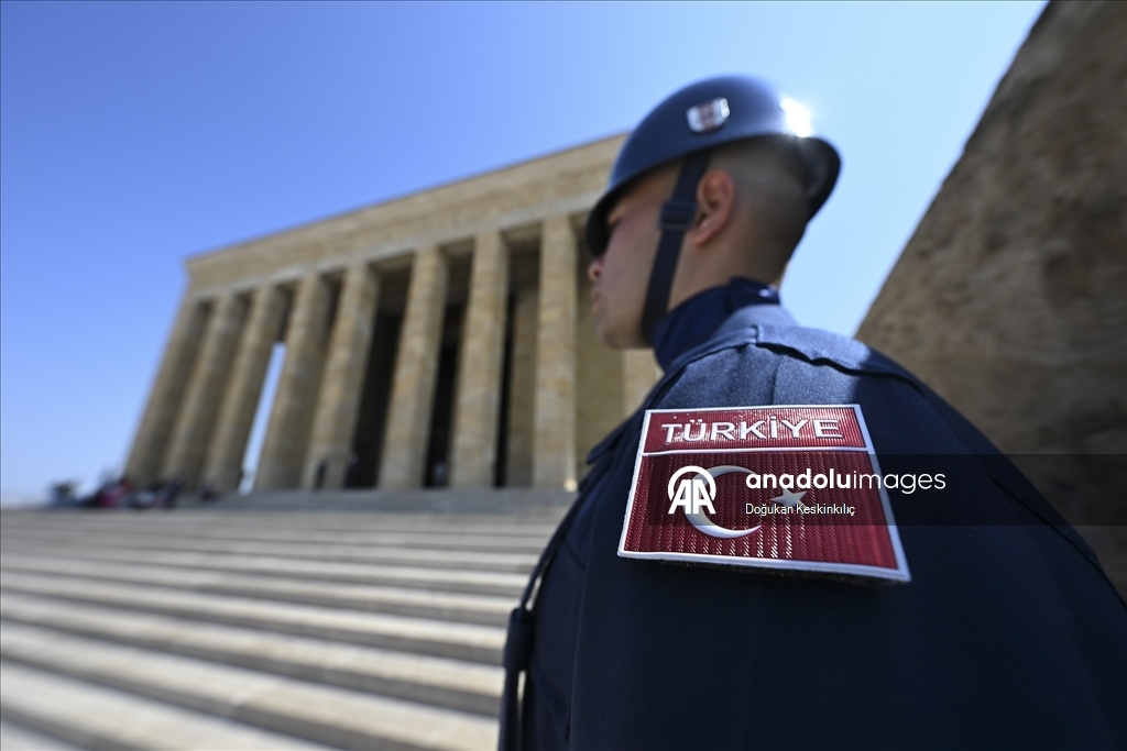 Cumhurbaşkanı Erdoğan başkanlığındaki YAŞ üyeleri Anıtkabir'i ziyaret etti