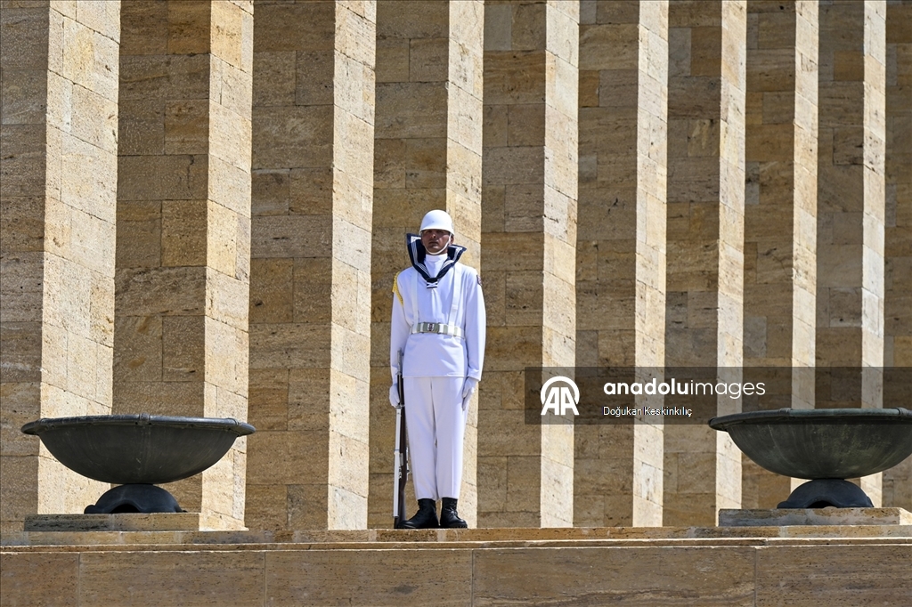 Cumhurbaşkanı Erdoğan başkanlığındaki YAŞ üyeleri Anıtkabir'i ziyaret etti