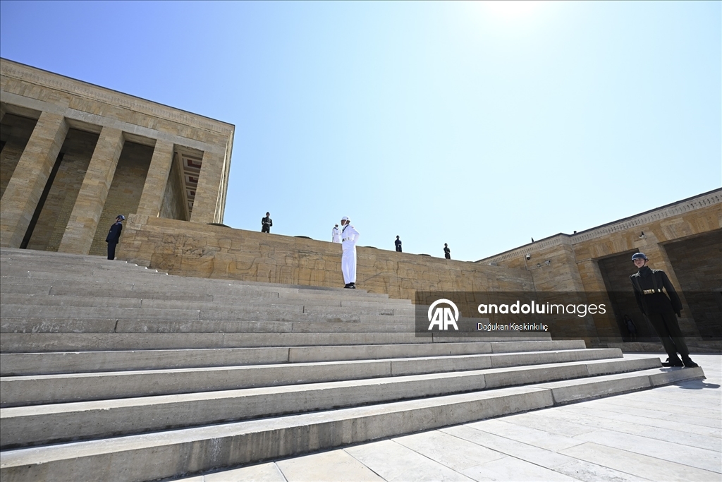 Cumhurbaşkanı Erdoğan başkanlığındaki YAŞ üyeleri Anıtkabir'i ziyaret etti