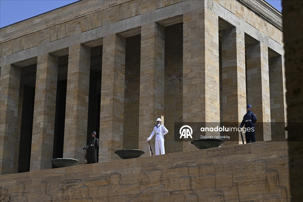 Cumhurbaşkanı Erdoğan başkanlığındaki YAŞ üyeleri Anıtkabir'i ziyaret etti