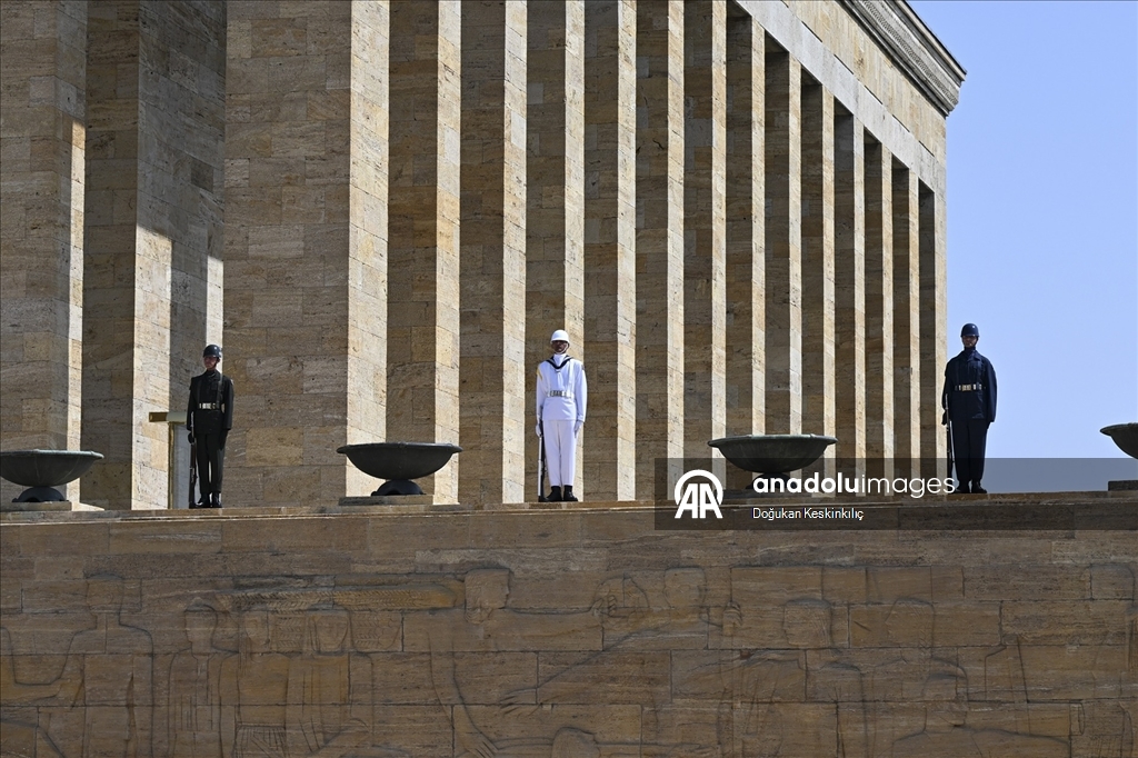 Cumhurbaşkanı Erdoğan başkanlığındaki YAŞ üyeleri Anıtkabir'i ziyaret etti