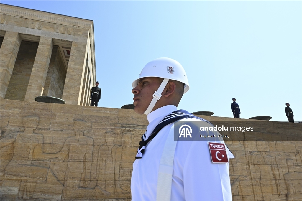 Cumhurbaşkanı Erdoğan başkanlığındaki YAŞ üyeleri Anıtkabir'i ziyaret etti
