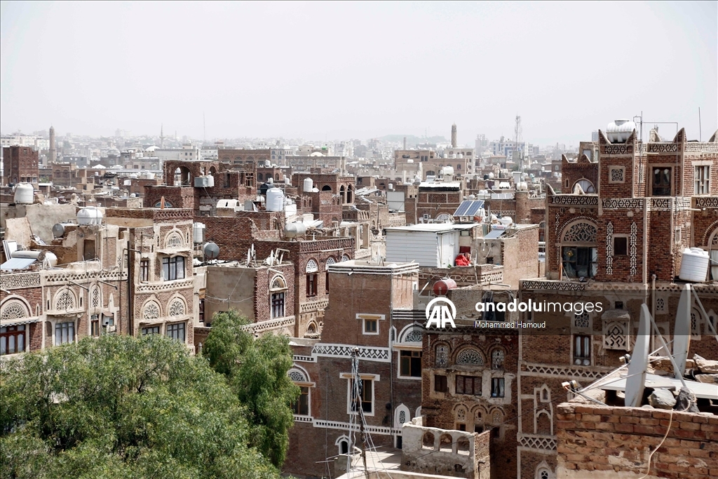 Sana’da Muson yağmurları tarihi kerpiç evlerde ağır hasara neden oldu
