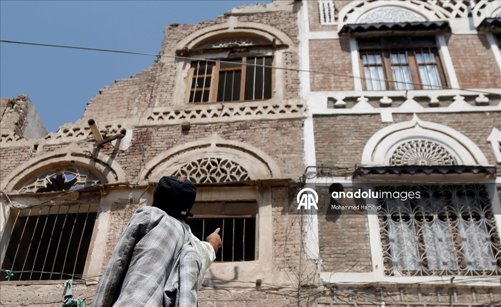 Sana’da Muson yağmurları tarihi kerpiç evlerde ağır hasara neden oldu