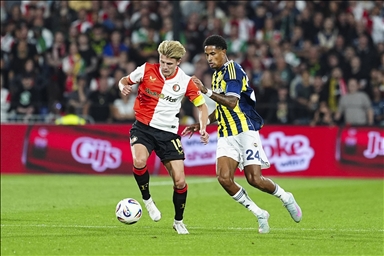 Fenerbahçe, UEFA Şampiyonlar Ligi 3. eleme turunda Feyenoord'a deplasmanda 2-1 mağlup oldu.