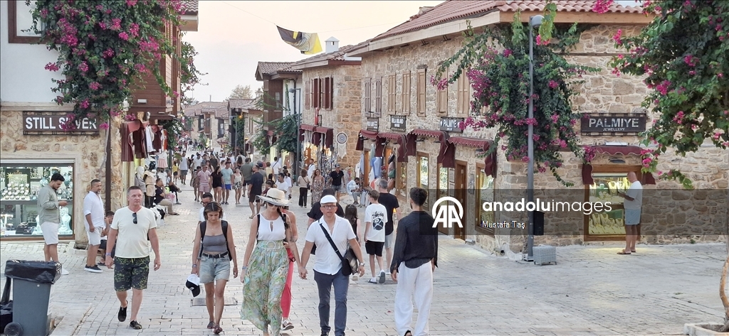 Antik ve modern yaşamın buluştuğu kent: Side