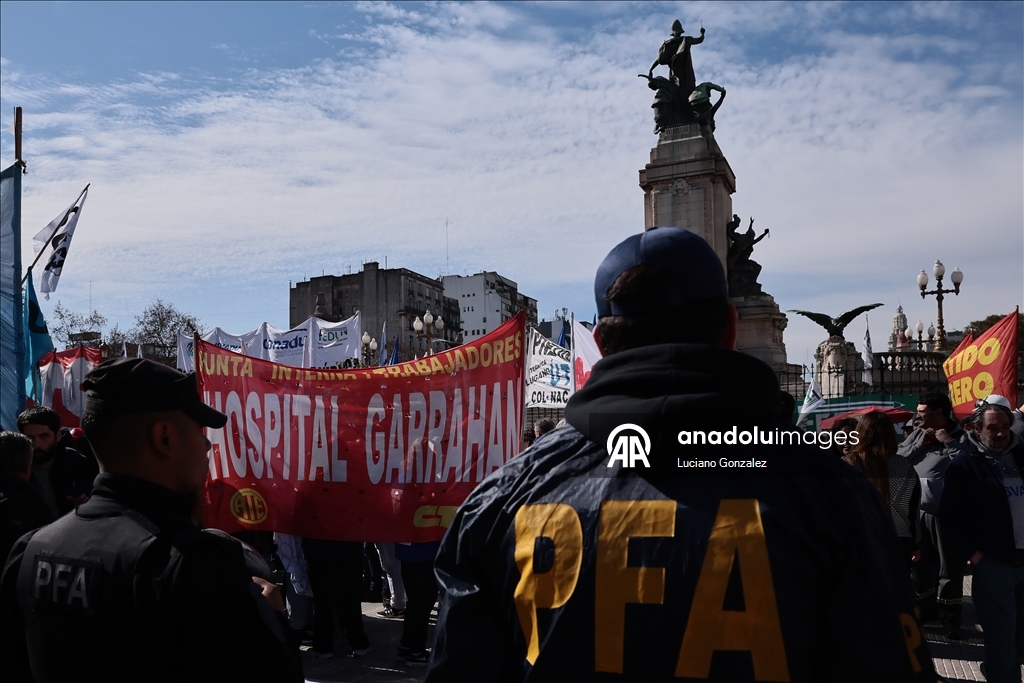 В Буэнос-Айресе полиция разогнала протест за повышение пенсионных выплат