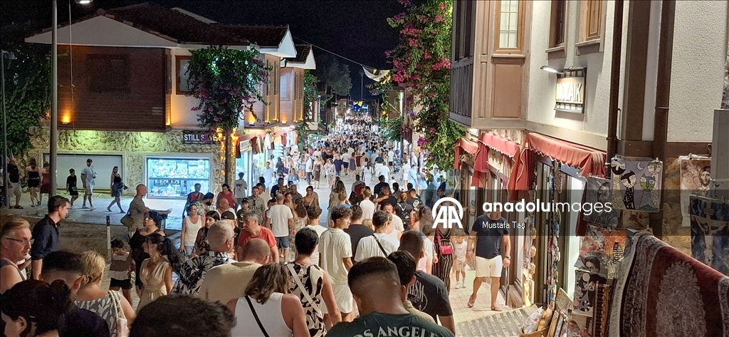Antik ve modern yaşamın buluştuğu kent: Side