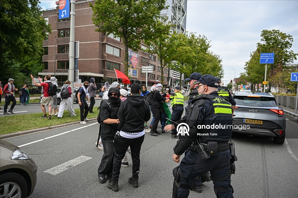 Перед парламентом Нидерландов прошла акция в поддержку Палестины: задержания и вмешательство полиции